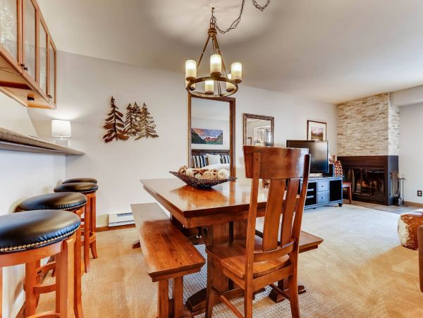 Beautiful Avon Condo with Mountain Views Walk to Lift