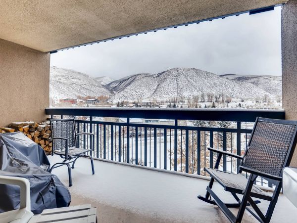 Beautiful Avon Condo with Mountain Views Walk to Lift