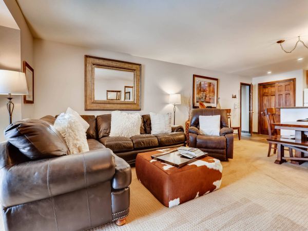 Beautiful Avon Condo with Mountain Views Walk to Lift