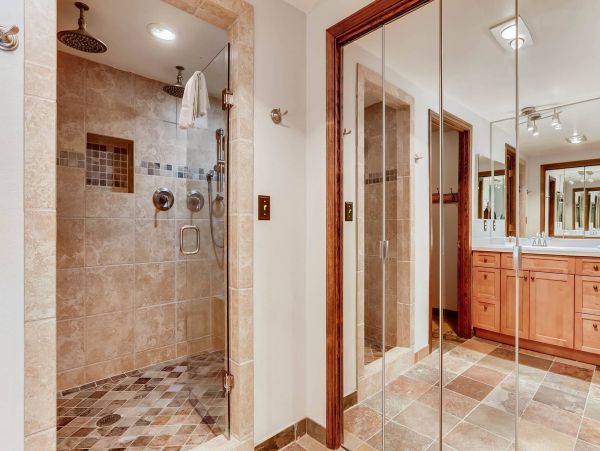 Beautiful Avon Condo with Mountain Views Walk to Lift