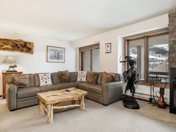 Beautiful Avon Condo with Mountain Views Walk to Lift