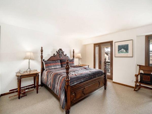 Beautiful Avon Condo with Mountain Views Walk to Lift