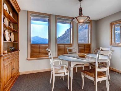Alta Condo 884370