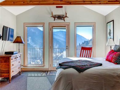 Alta Condo 884370