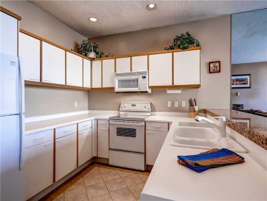Alta Condo 884372