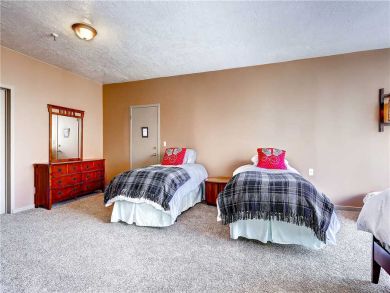 Alta Condo 884372