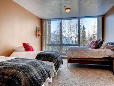 Alta Condo 884372
