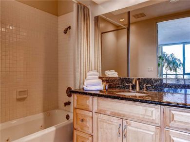 Alta Condo 884372