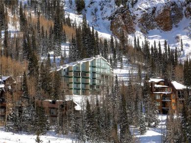 Alta Condo 884372