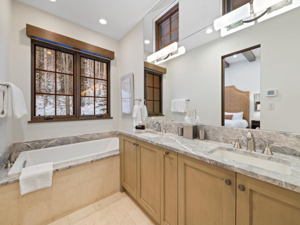 Ultra Modern 5 Bedroom Vail Home Sleeps 10 Great Location