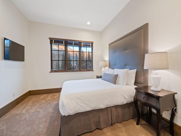 Ultra Modern 5 Bedroom Vail Home Sleeps 10 Great Location