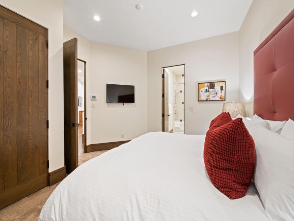 Ultra Modern 5 Bedroom Vail Home Sleeps 10 Great Location