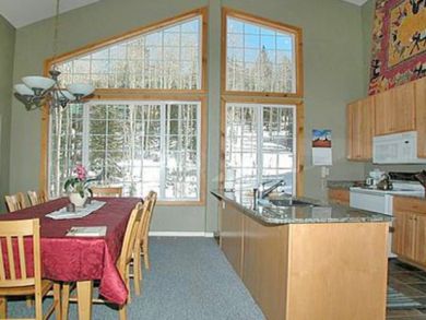 Open kitchen & dining area Open kitchen & dining area