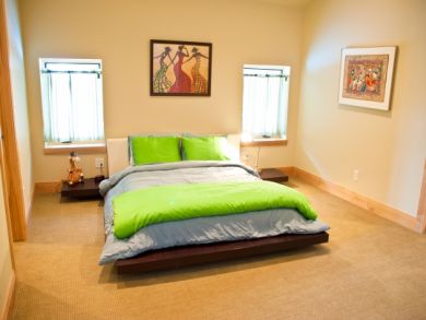 Queen bedroom 3