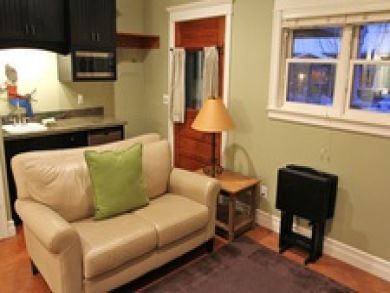 Sitting area & kitchenette