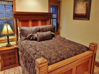 Bedroom 2 with queen bed Bedroom 2 with queen bed