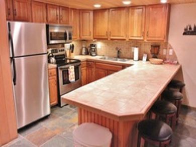 Fully equipped kitchen with breakfast bar Fully equipped kitchen with breakfast bar