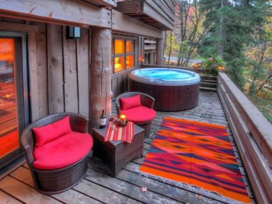 Outdoor private hot tub