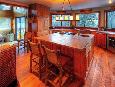 Kitchen with island & bar stools