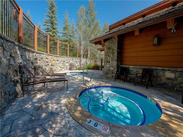 Luxury. Bachelors Gulch Ski in Ski Out Penthouse Sleeps 8