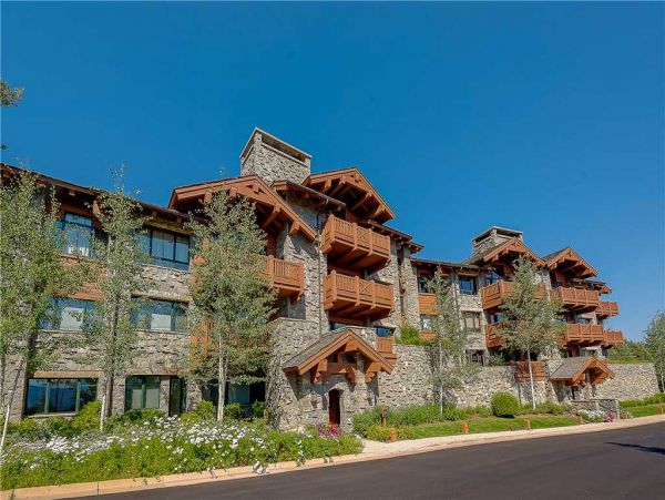 Luxury. Bachelors Gulch Ski in Ski Out Penthouse Sleeps 8