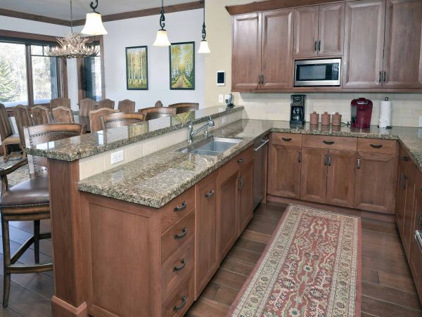 Luxury. Bachelors Gulch Ski in Ski Out Penthouse Sleeps 8
