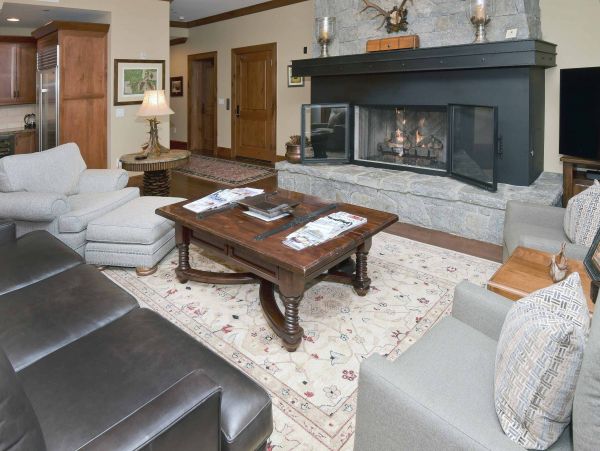 Luxury. Bachelors Gulch Ski in Ski Out Penthouse Sleeps 8