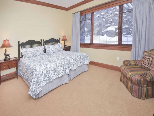 Luxury. Bachelors Gulch Ski in Ski Out Penthouse Sleeps 8