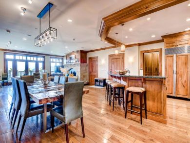 Avon Condo 884434