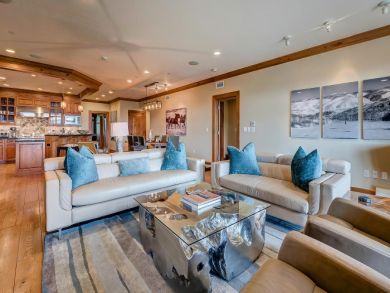 Avon Condo 884434