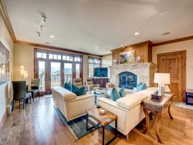 Avon Condo 884434