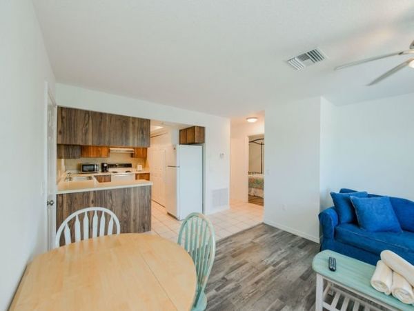 Holmes Beach Two Bedroom One Bathroom Vacation Condo