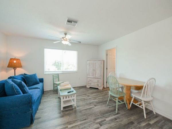 Holmes Beach Two Bedroom One Bathroom Vacation Condo
