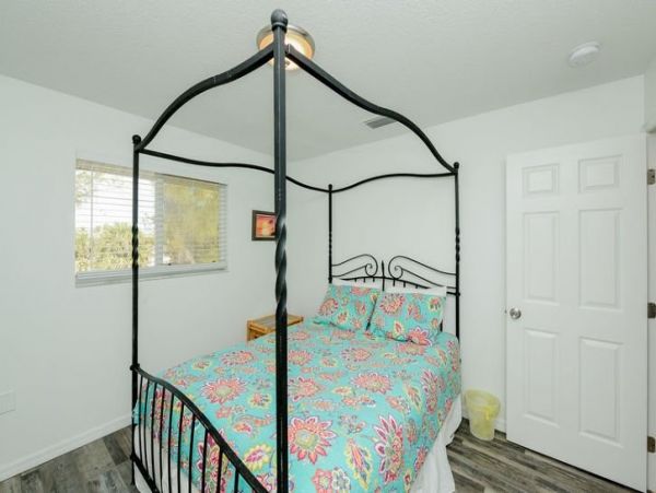Holmes Beach Two Bedroom One Bathroom Vacation Condo