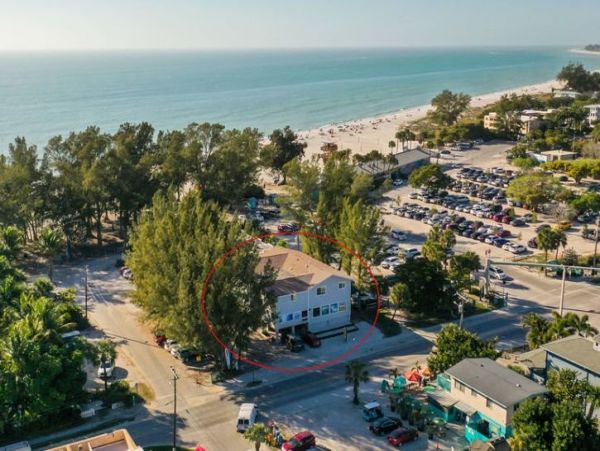 Holmes Beach Two Bedroom One Bathroom Vacation Condo