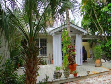 Close to beach apartment for rent in Holmes Beach, Florida