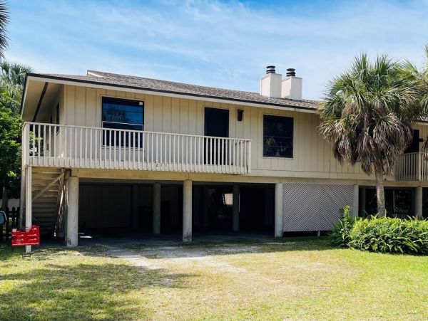 Elevated Two Bedroom Duplex in Holmes Beach