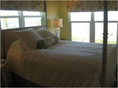 Bedroom 4 with queen bed Bedroom 4 with queen bed