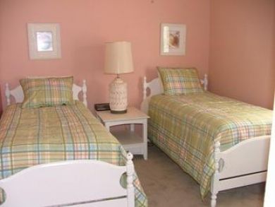 Bedroom 3 with two twin beds Bedroom 3 with two twin beds
