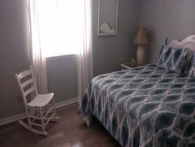 Bedroom 2 with queen bed Bedroom 2 with queen bed