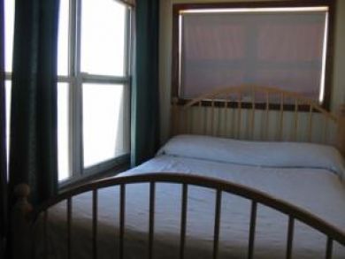 Master bedroom with queen bed Master bedroom with queen bed