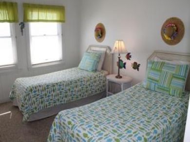 Bedroom 3 with twin beds Bedroom 3 with twin beds