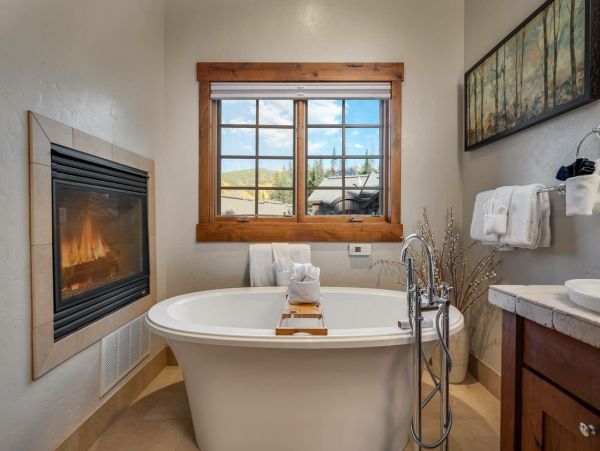 Winter Park Luxurious 4 Bedroom Townhome Hot Tub & Deck