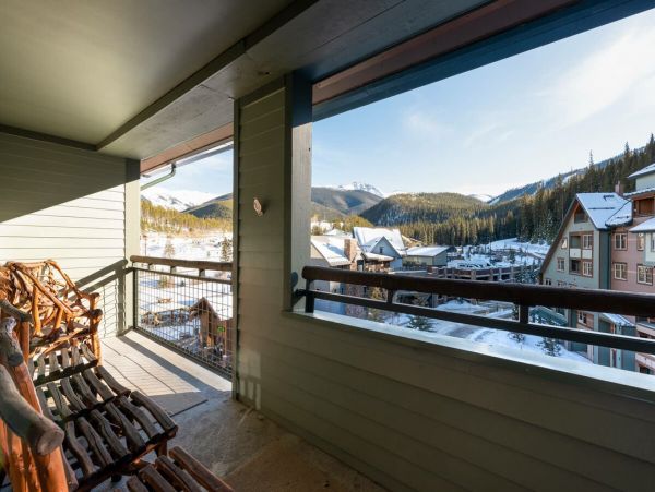 Ski In Ski Out 3 Bedroom Condo in Winter Park Sleeps 8