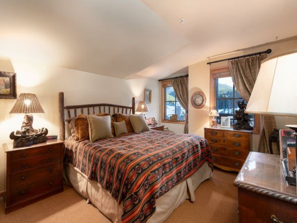 Ski In Ski Out 3 Bedroom Condo in Winter Park Sleeps 8