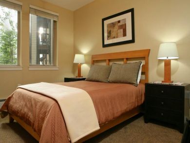 Bedroom 2 with Queen Bed Bedroom 2 with Queen Bed