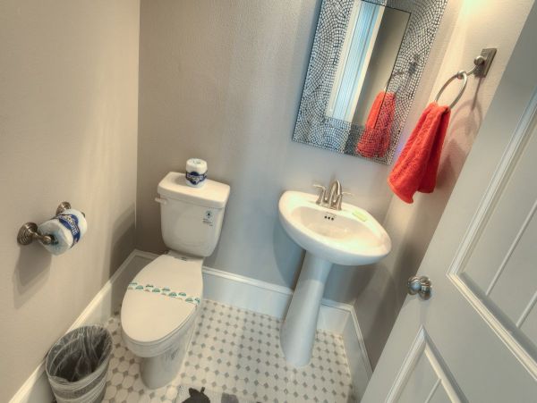 Canal front beauty with Pool