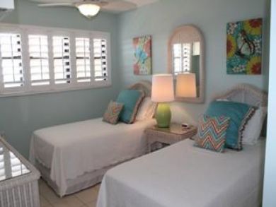 Bedroom 3 with two twin beds