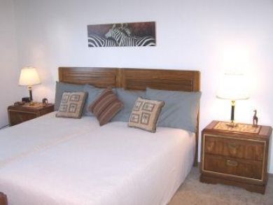 Bedroom 2 with 2 twin bed can be made into a king bed Bedroom 2 with 2 twin bed can be made into a king bed