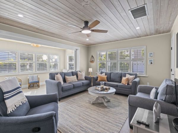 Anna Maria Island Vacation Rental - Beach Cottage Near Pine Avenue